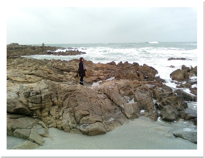 SP_A0308.jpg - Des vagues, du vent, 12° : magnifique Pointe de la Torche. Magnifique Fabienne.